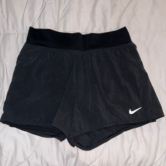 Black pockets Nike running shorts - Picture 1 of 3